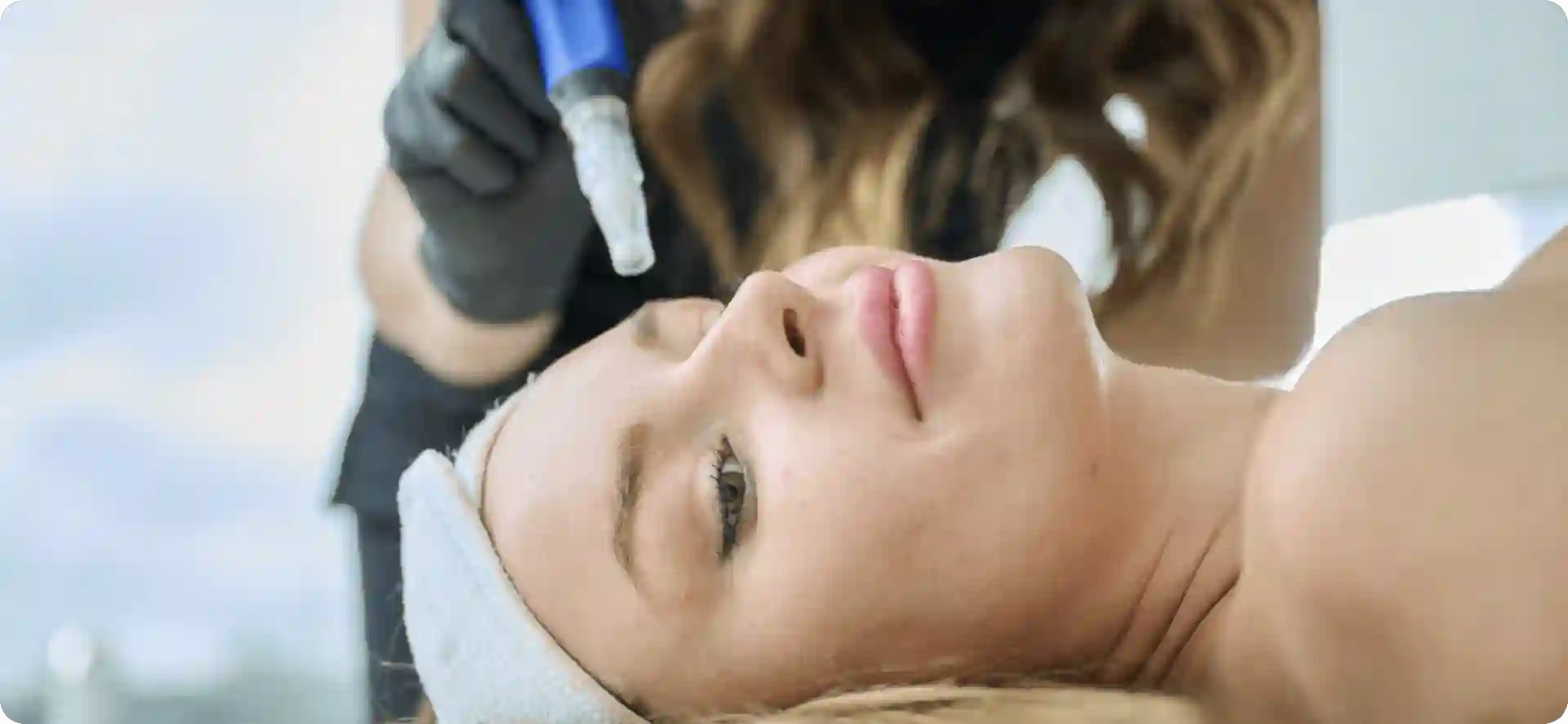 How Do Microneedles Trigger New Collagen and Elastin in Loose Skin Ilkeston?